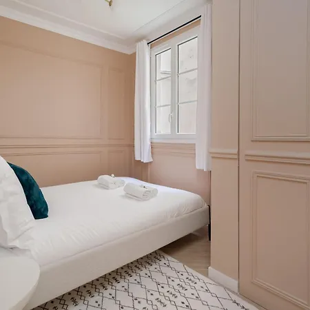 Poeticstay - Louvre *