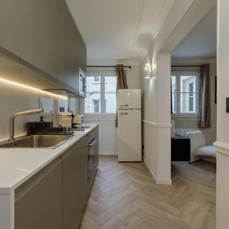 Poeticstay - Louvre Apartment Paris