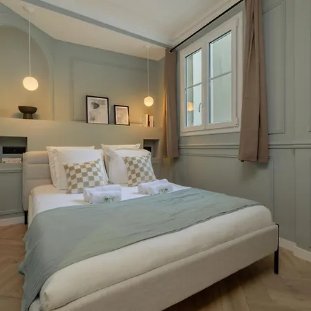 Poeticstay - Louvre Apartment Paris
