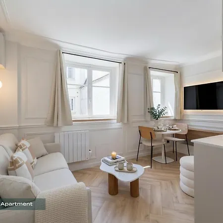 Poeticstay - Louvre Paris