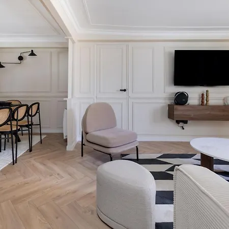Poeticstay - Louvre *