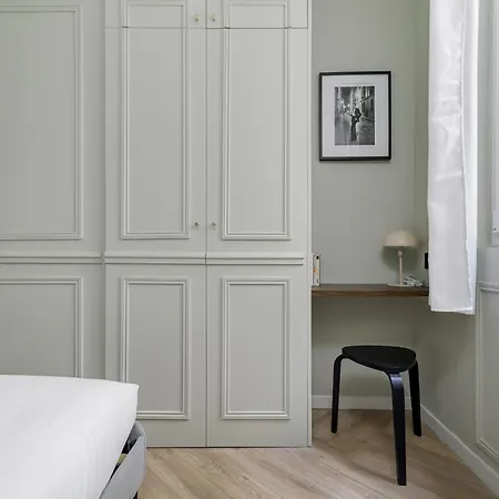 Poetic - Louvre Apartment