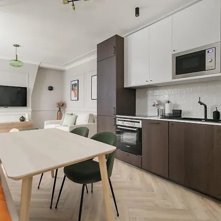 Poetic - Louvre Apartment *