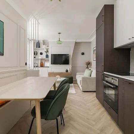 Poetic - Louvre Apartment