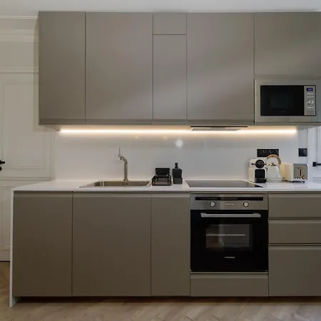 Poetic - Louvre Apartment *