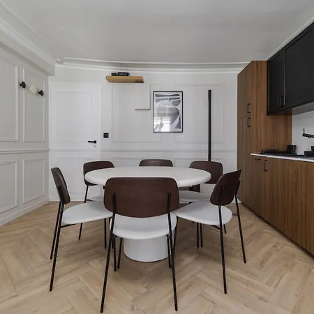 Poetic - Louvre Apartment *