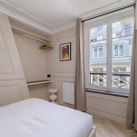 Poetic - Louvre Apartment