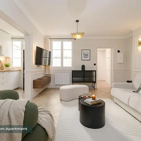 Poeticstay - Louvre Paris