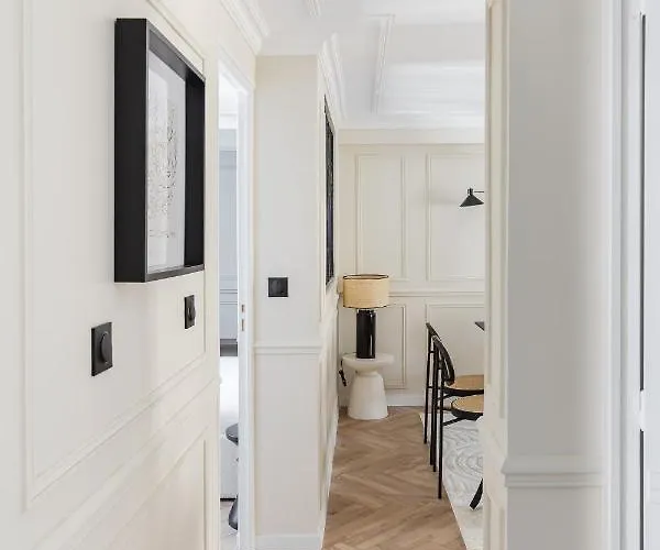 Poeticstay - Louvre Париж