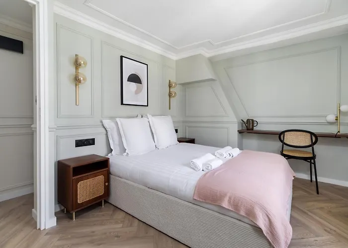 Апартаменты Poeticstay - Louvre Париж