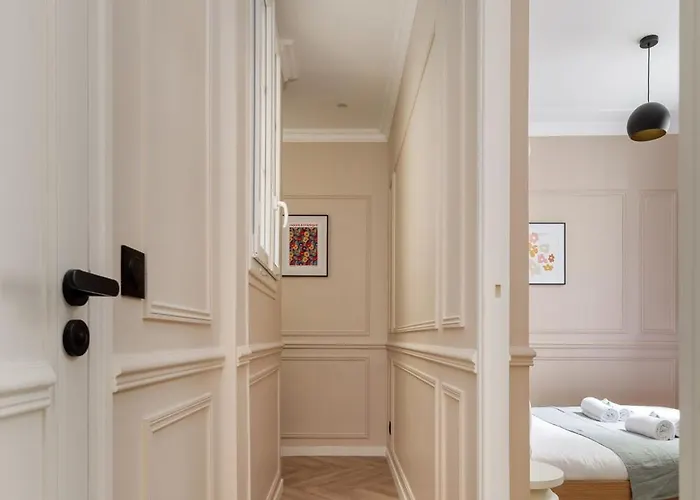 Poeticstay - Louvre Париж