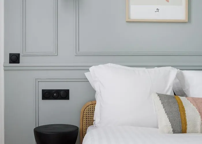 Poeticstay - Louvre Париж
