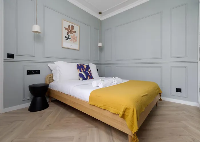 Poeticstay - Louvre Apartment Paris