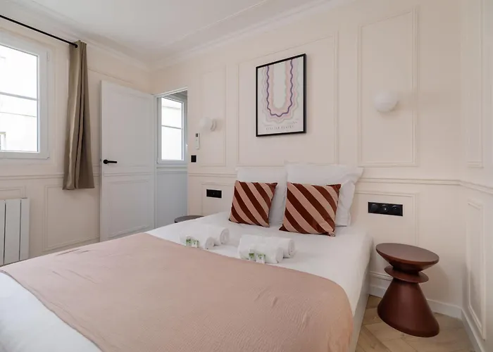 Poeticstay - Louvre Апартаменты Париж