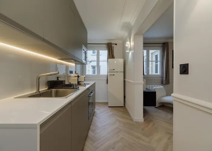 Poeticstay - Louvre Апартаменты Париж