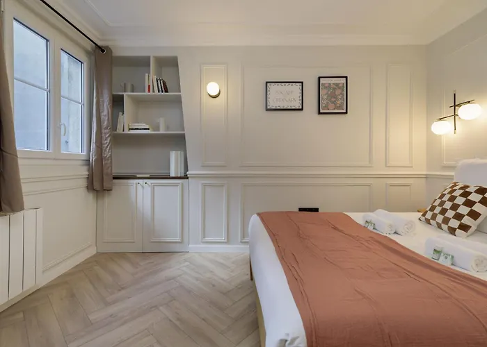 Poeticstay - Louvre * Париж