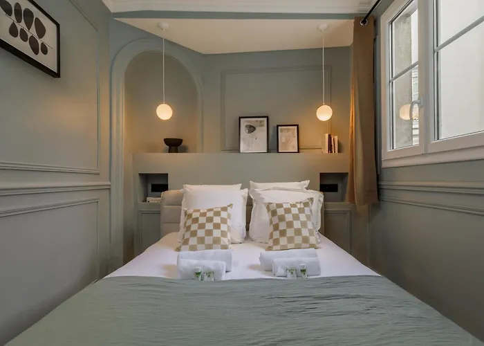 Poeticstay - Louvre Париж