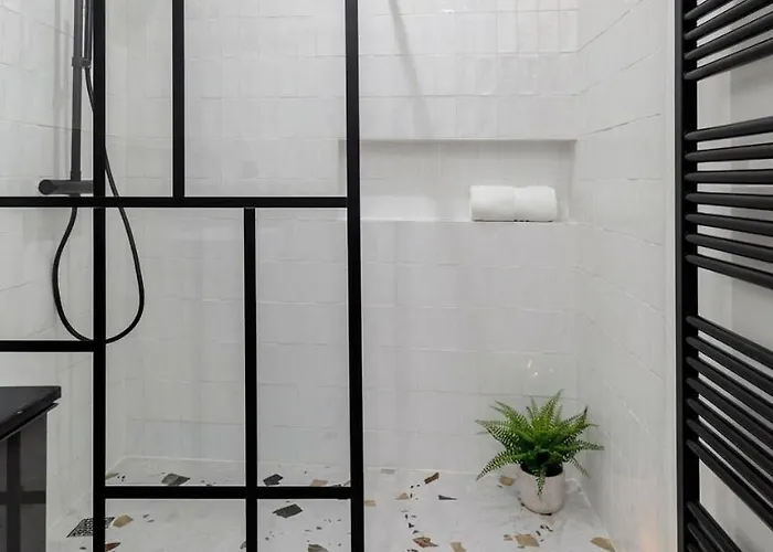 Poeticstay - Louvre Apartman *