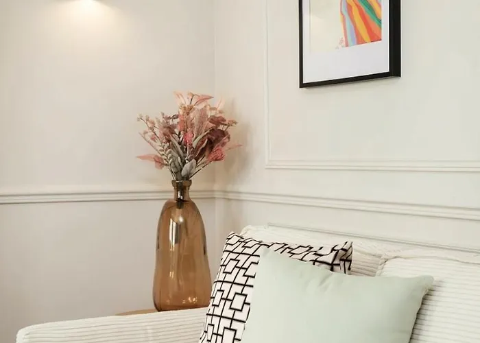 Poeticstay - Louvre Apartman