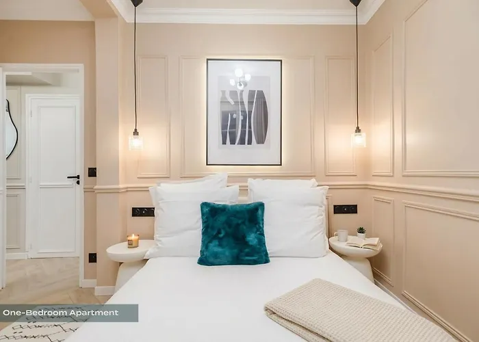 Poeticstay - Louvre Apartment Paris