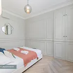Poeticstay - Louvre