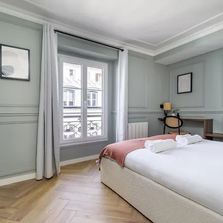 Poeticstay - Louvre Paris